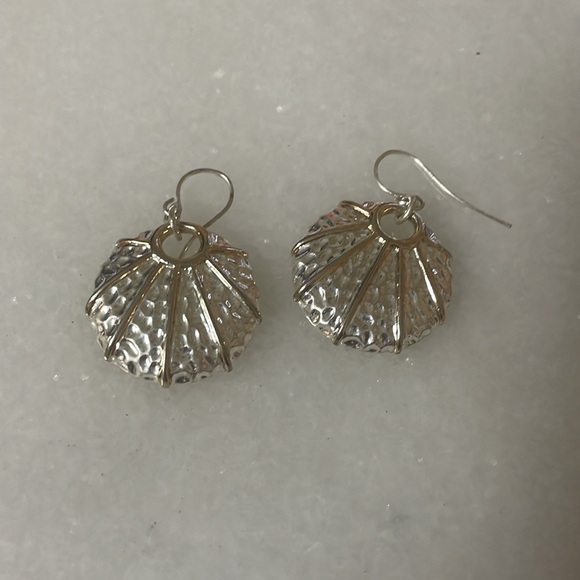 Silver earring - Picture 2 of 3